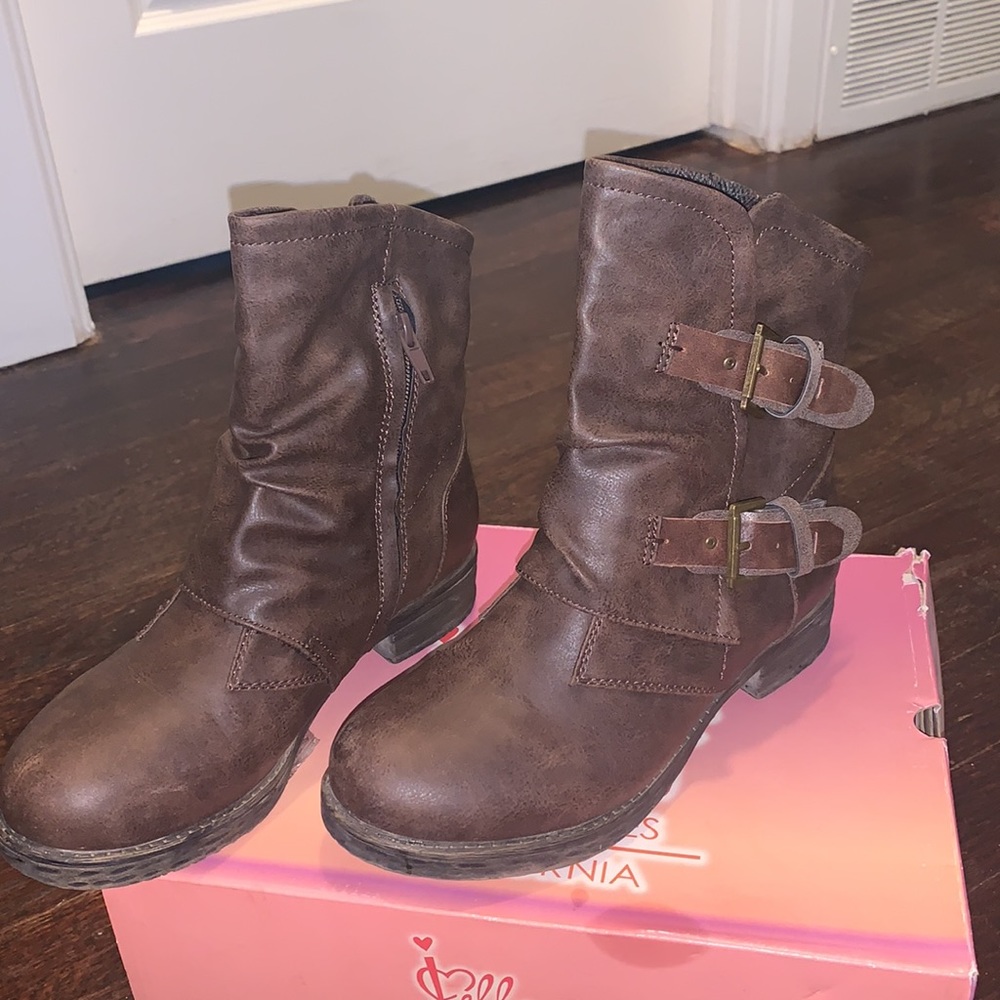 Boots - Picture 2 of 2